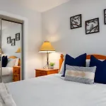 Convenient Village Location With Pool And Hot Tub