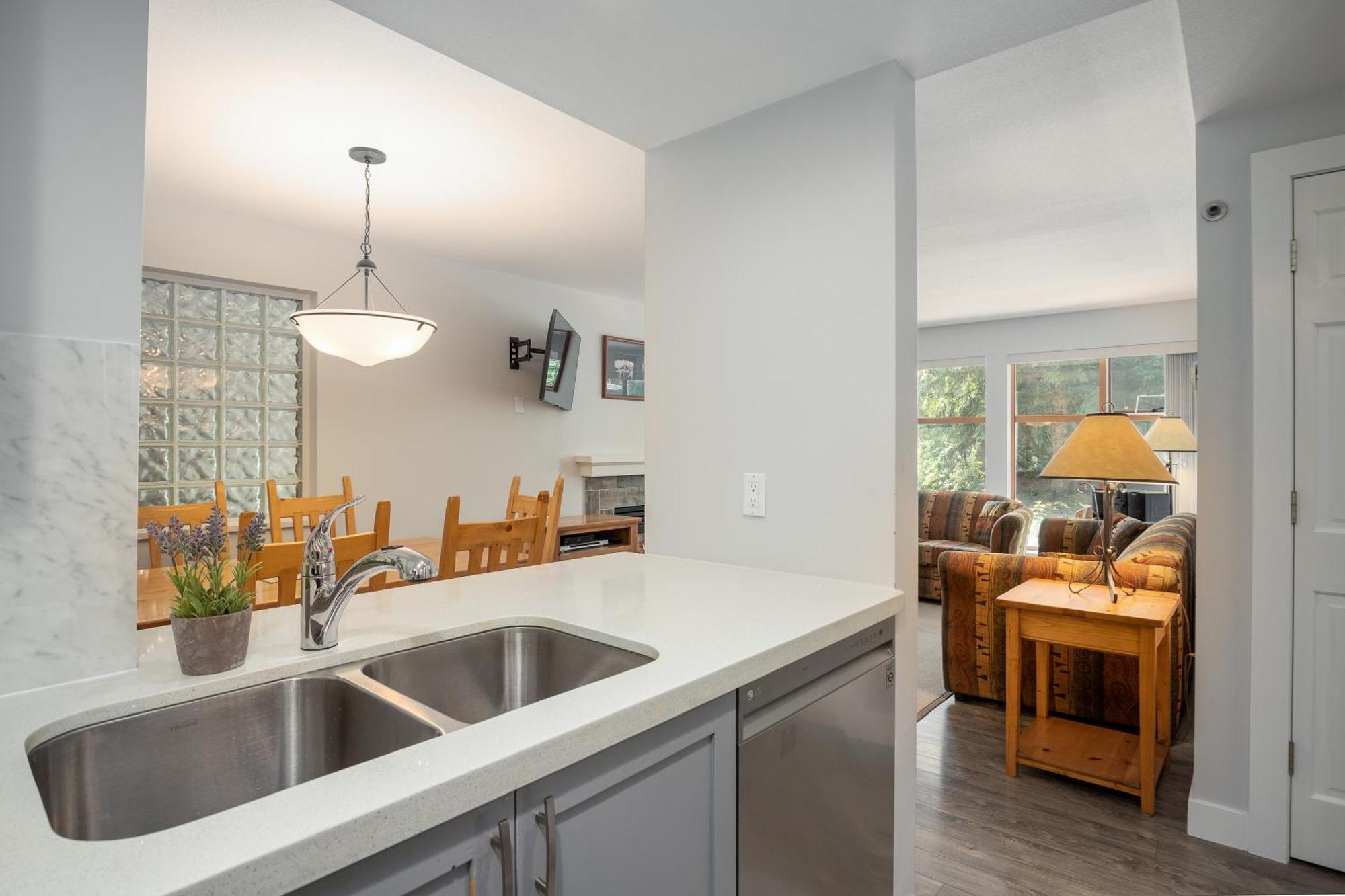 Convenient Village Location With Pool And Hot Tub