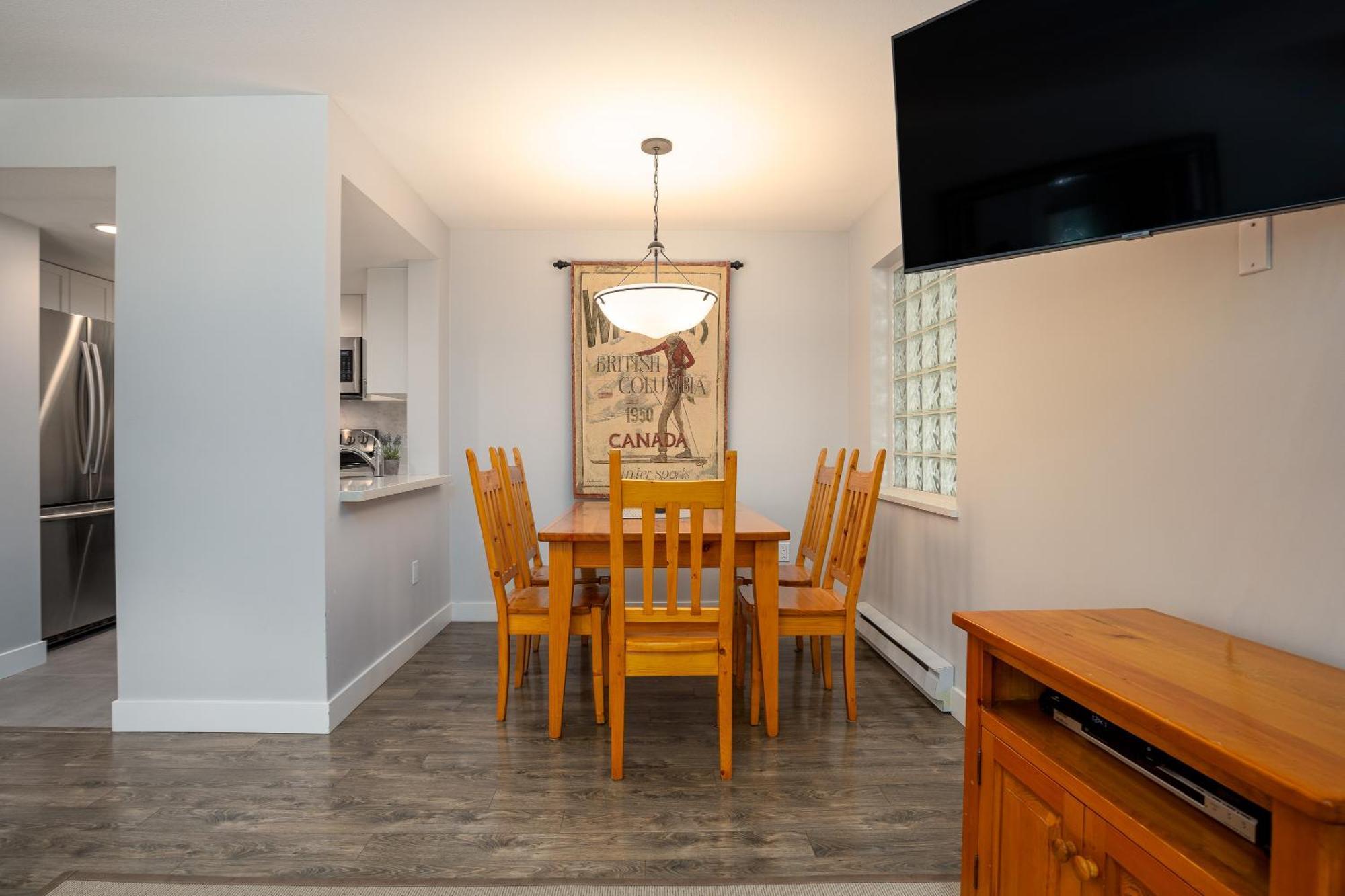 Convenient Village Location With Pool And Hot Tub Holiday home